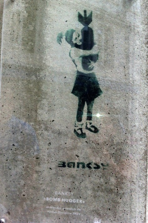 hamburg banksy bom hugger