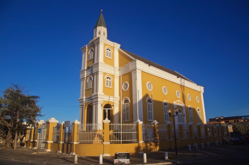 curacao wilhelminaplein town hall