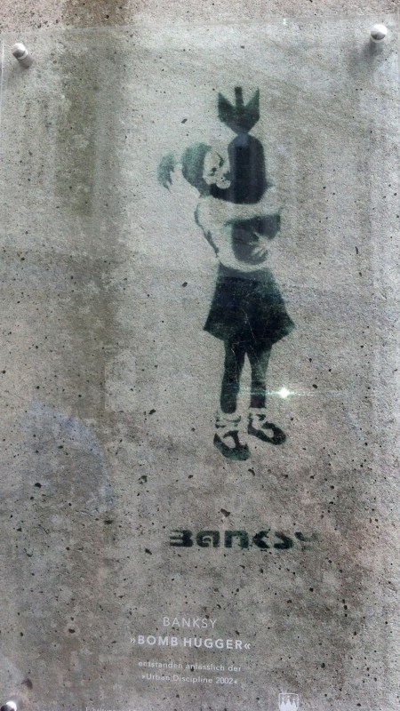banksy bomb hugger in Hamburg