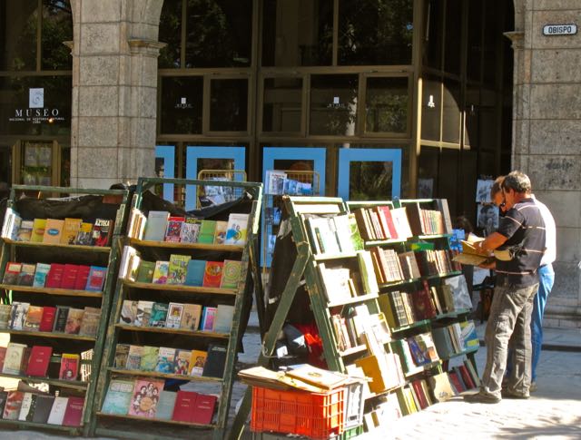 havana vieja plaza de armas secondhand book market cuba