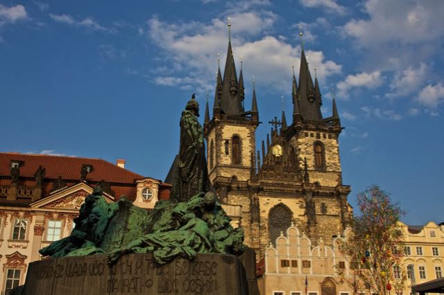 things to do in prague old town square