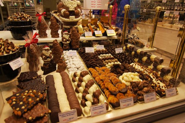 top things to do on bruges eat pralines
