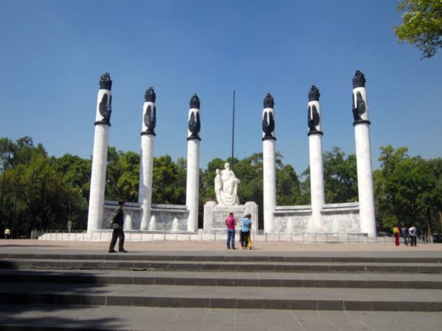 things to do in mexico city bosque de chapultepec monument of children heroes ninos heroes