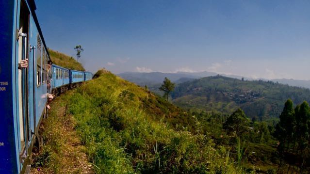 scenic train ride in sri lanka