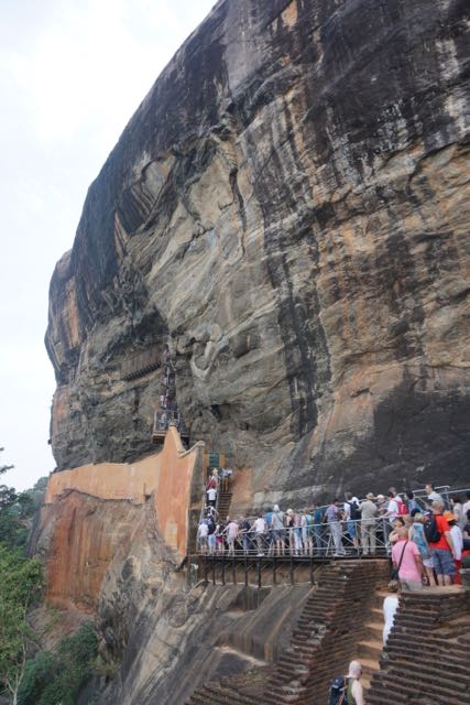 Visit Sigiriya Rock in Sri Lanka - How to avoid crowds