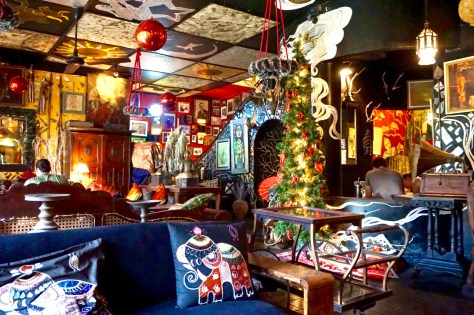 2 days in Kandy Central Province of Sri Lanka - Helgas Folly - visit for a drink