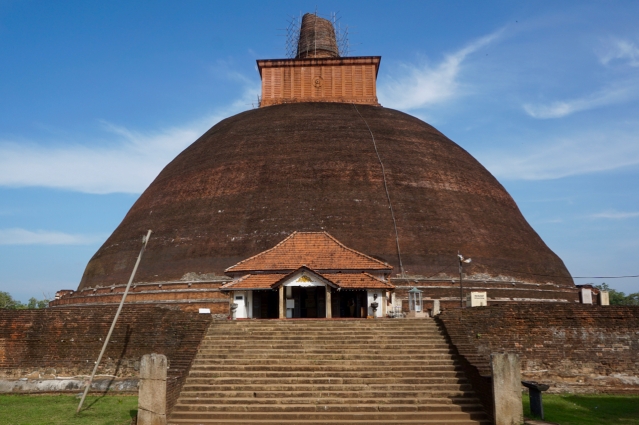 Visiting Ancient City of Anuradhapura in Sri Lanka - Jetavanarama Dagoba