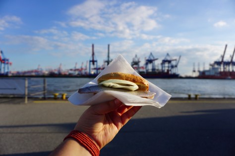 Insider Travel Guide to Hamburg - Germany - What and where to eat in Hamburg - Fish bun in Övelgönne Elbe Beach Nuggi's Elbkate